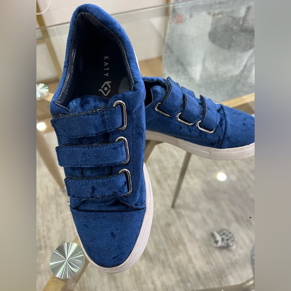 Katy Perry blue “velvet” 3x velcrow sneakers. Worn 2x, size 7.